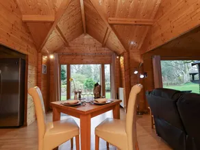 Cottage with garden & hot tub - Image 5
