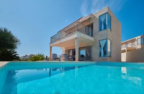 Fully equipped lovely villa with private pool, garden & barbeque | Pool view - Image 2
