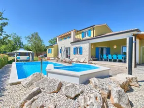 House with private pool, barbecue & terrace - Image 3