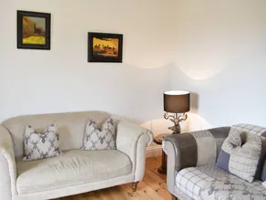Family-friendly charming cottage with BBQ & garden | River view | Pet-friendly - Image 4