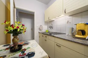 Pleasant flat with garden - Image 5