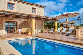 Maison de campagne adaptée aux familles avec internet haut débit, piscine et terrasse | Vue jardin | Parfaite pour le travail à distance | Avec animaux autorisés - Image 2