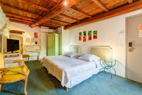 Room 'Chambre 11' with Shared Pool, Wi-Fi and Air Conditioning - Image 4