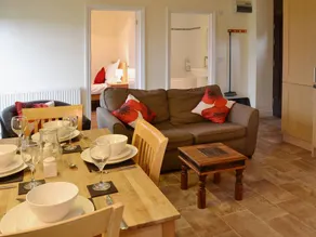 Cottage with barbecue & garden - Image 2