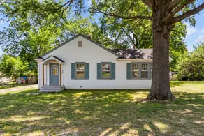 Sweet Cherry Escape Charming 1930s 2BR Near Katy Trail & Daniel Boone Home - Image 2