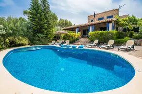 Holiday home with garden, private pool & terrace - Image 3