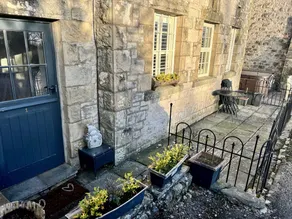 Cottage with garden - Image 3
