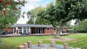 Holiday home with hot tub, barbeque & sauna | Next to the beach | Pet-friendly - Image 4