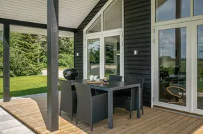Holiday home with garden, terrace & jacuzzi - Image 3