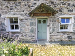 Cottage with garden - Image 2