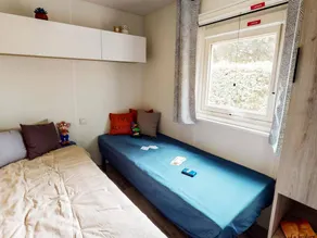 Children-friendly mobile home with heated pool & terrace - Image 5