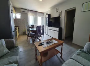 Spacious Apartment Steps from the Beach, with Private Terrace and Grill - Three Bedroom Apartment - Image 4