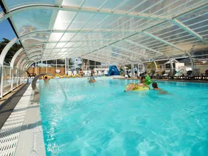 Mobile home with heated pool & terrace - Image 2