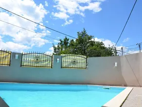 Großes Ferienhaus mit eigenem Pool und Terrasse - Image 3