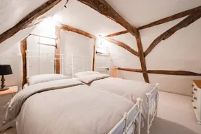 London Cottage - Image 4