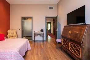 Chambre chez l'habitant avec terrasse, piscine et internet haut débit | Vue ville | Idéale pour le télétravail - Image 5