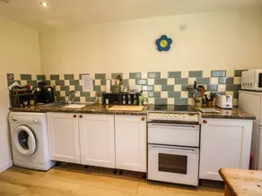 Cottage with garden - Image 3