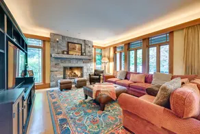 Hot Tub, Gym, Game Room! Luxe Estate in Longmeadow - Image 5