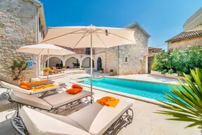 Villa with pool, barbecue & terrace | Pool view - Image 4