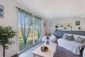 Cottage with barbeque, terrace & garden | City view - Image 3