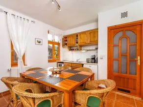 House with garden, private pool & BBQ - Image 4