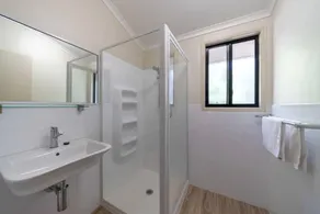 Gorgeous Cabin Rental near Mount Archer National Park, Queensland - Image 4