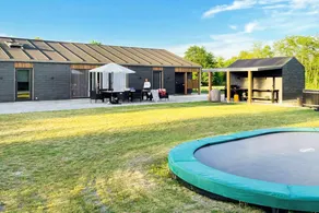 Fully equipped spacious holiday home with garden, sauna & jacuzzi - Image 4
