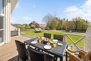 Holiday home with hot tub, garden & barbeque | Sea view - Image 3