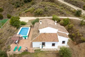 Voll ausgestattetes charmantes Ferienhaus mit privatem Pool, Grill und Terrasse | Bergblick | Perfekt für die Arbeit von Zuhause | Haustiere erlaubt - Image 3