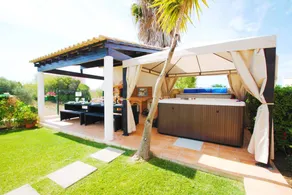 Villa with jacuzzi, BBQ & private pool - Image 2