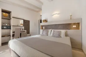 Eco del Garda – Room 306 – with Covered Terrace and Lake View - Image 5