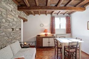 Apartamento con jardín, barbacoa y piscina - Image 2