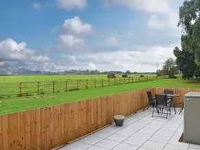 Family-oriented beautiful cottage with garden | River view - Image 2