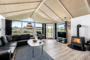Fully equipped house with sauna, hot tub & terrace | Beach nearby - Image 4