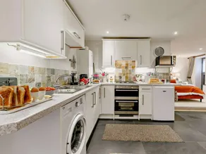 Flat with garden - Image 4