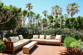 Luxurious Coastal Villa with Pool Near the Beach by Sea N' Rent - Image 2