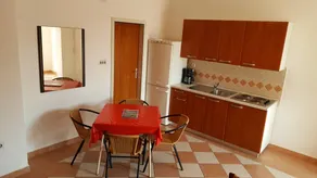 Apartment with garden, barbeque & terrace - Image 4
