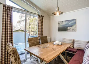 Chalet with hot tub & terrace - Image 3