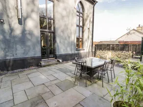 Cottage with garden & terrace - Image 3