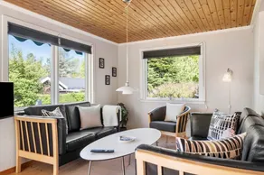 Family-oriented holiday home with terrace, garden & barbeque - Image 2