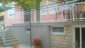 Pleasant apartment with terrace, garden & barbeque - Image 4