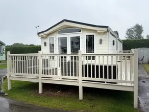 Lodge with garden - Image 4