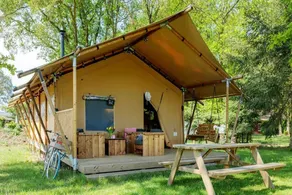Lodge with garden, terrace & pool - Image 2