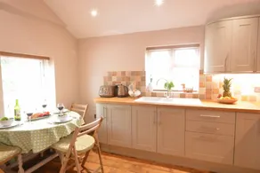 Cottage with garden - Image 4
