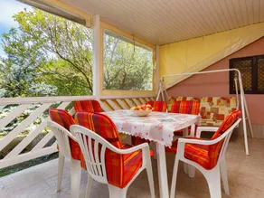 Holiday apartment with terrace, BBQ & garden - Image 2