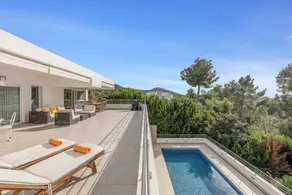 Family-oriented pleasant villa with pool, garden & barbeque | Panoramic view - Image 3