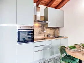 Spettacolare casa adatta alle famiglie con terrazza e giardino | Vista sul lago - Image 4