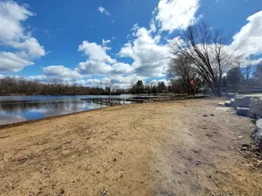 Waterfront Family Cottage with Hot Tub on Gull River, Ontario - Image 5