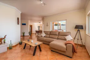 Charmante villa conviviale et familiale avec jardin, barbecue et piscine privée | Vue ville | Plage à proximité - Image 4
