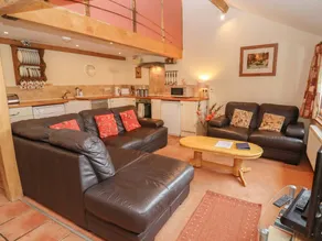 Cottage with garden - Image 2